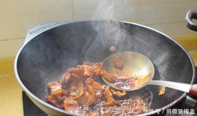 地方叫|用这菜做焖面,老公最爱吃,浓香美味,到了冬天周周都要吃