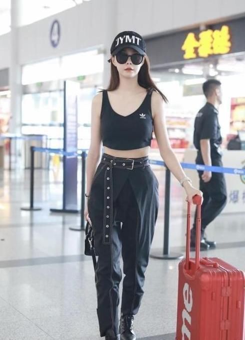 凉快|想要炎炎夏日穿出清爽感，这几款“运动内搭”别错过，时尚又凉快