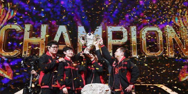 核心|TS巅峰对决阵容分析，整个体系的核心不是暖阳，而是这两个英雄！