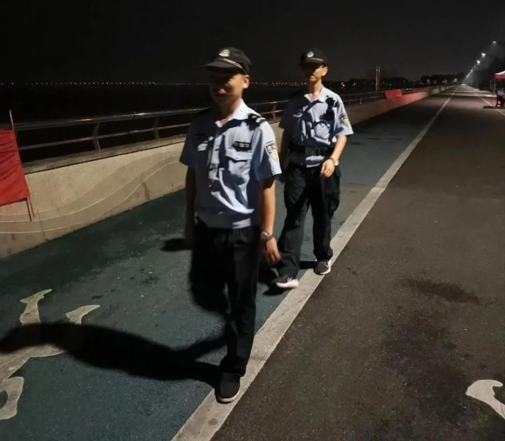 尾随|钱塘新区一男子一路“尾随”女孩，最后竟然救她一命？！