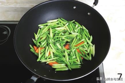 可口|教你做道快手菜,一点芦笋,一点腰果,吃起来爽脆可口,清淡鲜美