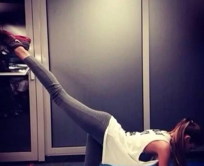 动作|翘臀与美腿最配,居家臀腿7动作,协调臀腿发展,练出翘臀美腿