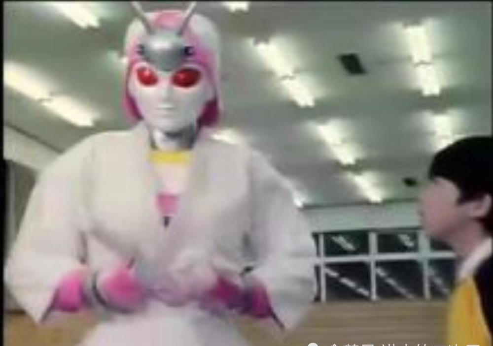 铁甲|铁甲小宝：最爱美的机器人，全民女神，却天天琢磨如何长胸？