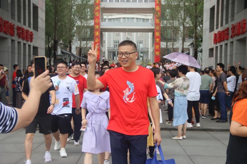  送考|乘风破浪高考日 盘点常德市二中爱心送考的那些美好画面！