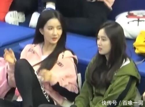 们两|刘些宁早年参加《超新星运动会》,看清邻座是谁,娱乐圈真是一个