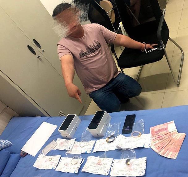 王某|店主见男子憨厚，供吃供住还给钱！结果却被他偷走 10 万元财物