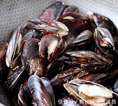 传统|#钟于经典传统味#上汤豆皮青口小白菜