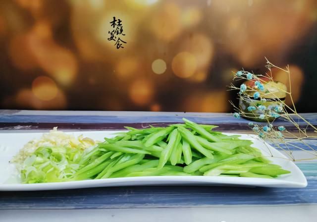  芹菜|1道菜，2种润肠食材，3大营养元素，快给血管肠子洗洗澡