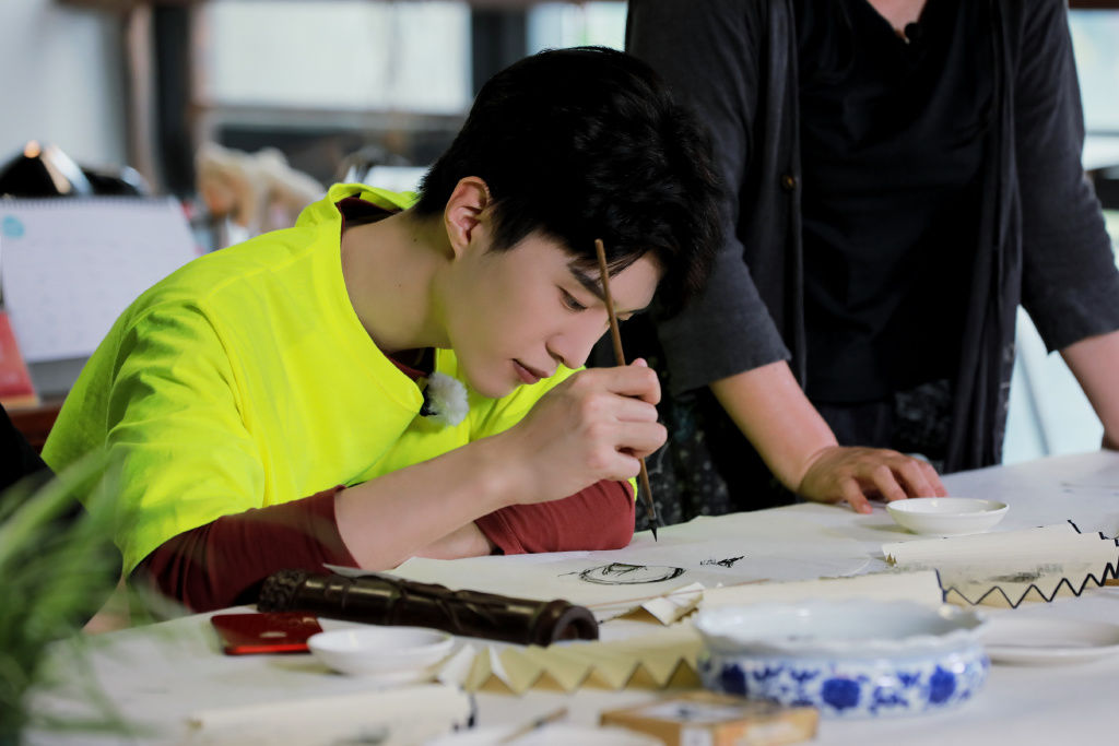  男人|200918 本期《做家务的男人2》剧照公开 范丞丞再次解锁新技能