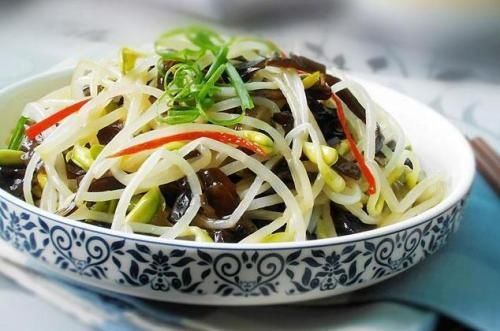  爽脆|炒豆芽，豆芽先下锅就错了！难怪豆芽不爽脆，大厨：这样做才对