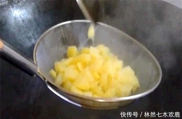 小吃|土豆新吃法,在家也能做出街边小吃的味道,小朋友连说“真好吃”