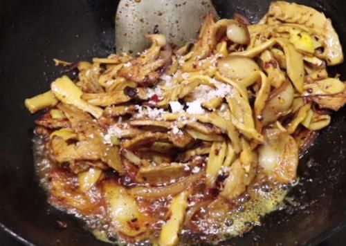  简单|简单好吃的笋尖炒肉片，香嫩营养，爽口下饭，老少皆宜的家常菜