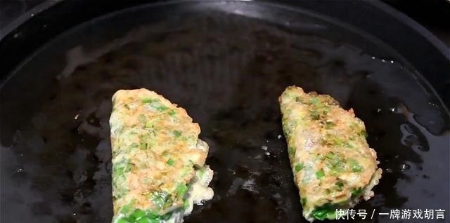 外酥|韭菜盒子新做法,不加面粉不加水,大锅煎一煎,外酥里软,太香了