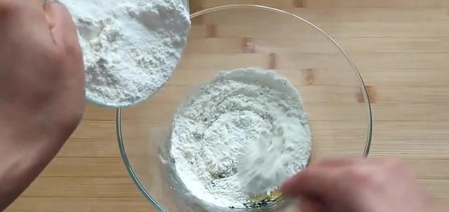  烤箱|不用烤箱不用油炸，轻松教你轻松酥脆芝麻饼干，孩子的最爱！