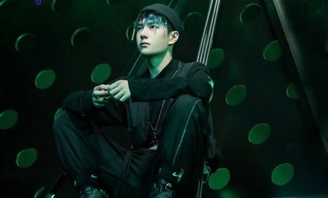  王一博|画风实在搞笑！王一博《街舞3》被撩面无表情，弹幕让人忍俊不禁