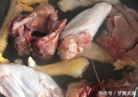 山药|炖鸡汤时,先焯水还是直接下锅煎?大厨:做对了,鸡汤香还不油腻