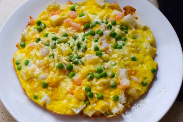  面包|女儿迷上这种饼，比披萨简单多了，不用和面不用烤箱，底脆馅香