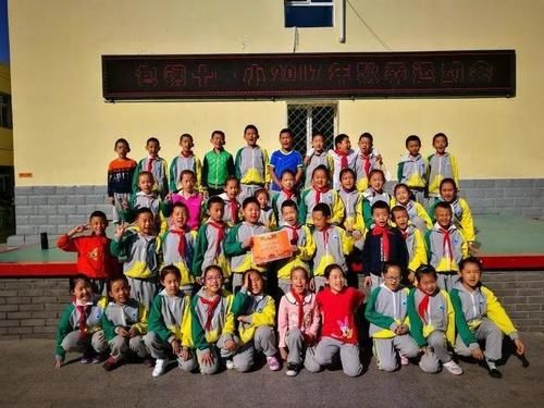 改变|等一本书的留守儿童 不愿退群的转学生 阅读改变的何止几万种人生