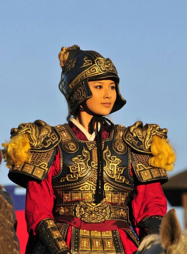  装饰|盔缨、帽翅和锷这三件古物的功能，很可能被今人忽略了