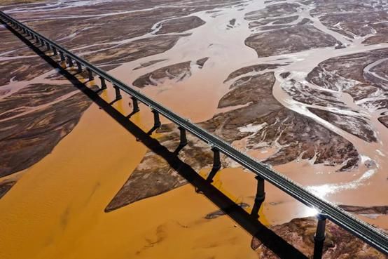 地上|那天，闪电就在耳边炸响，冰雹打在地上又弹在车上