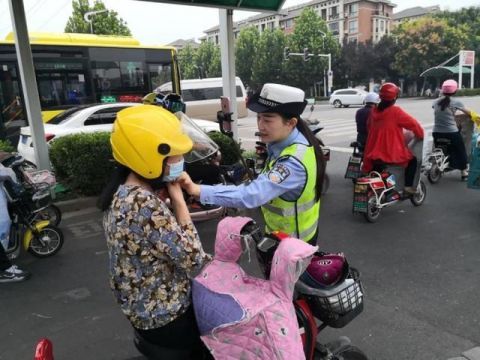 驾乘|超76万人围观！在宿迁，驾乘电动自行车时要注意了，别一不小心就成了“网红”…