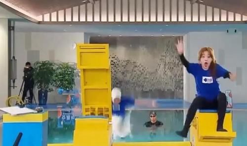  玩游戏|杨颖玩游戏时闻不到臭味，李晨脱口而出6个字，揭露baby“虚伪的面具”