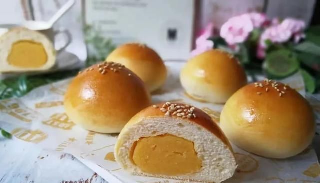  奶黄|超好吃的奶黄小餐包，松软香甜，一口咬下去根本停不下来！