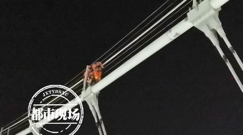 原因|怪事!凌晨两名女子先后要跳同一座大桥,原因都一样