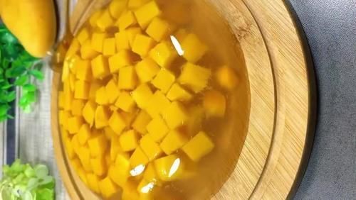 白凉粉|自制水果果冻,柔软嫩滑晶莹剔透,既好吃又好玩,孩子特喜欢