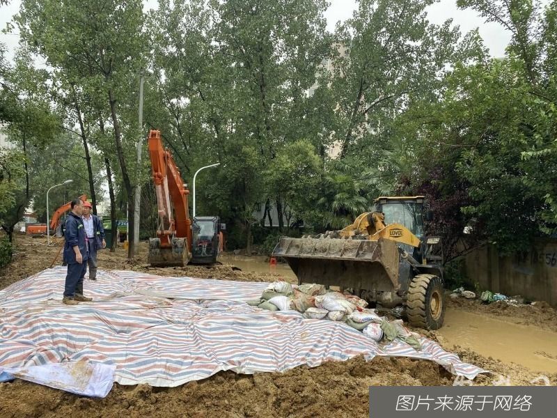  南淝河水位|记者直击南淝河抗洪抢险：水淹没岸边电线杆1米多深