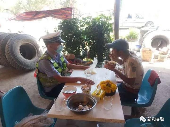 交警|高速路上骑行三天两夜爆胎交警全力相助为骑友解难