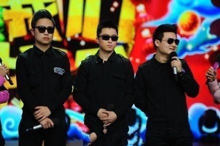  舞台|难怪《快本》不再捧小方，在舞台上偷偷做这种事，何炅也无能为力