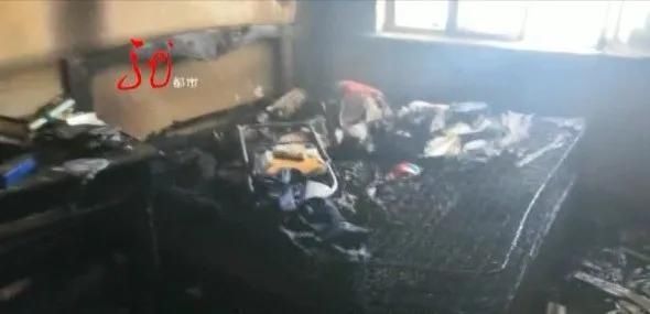  床头|卧室被熏黑，老人趴在地上已无呼吸！床头杵着一个烟头