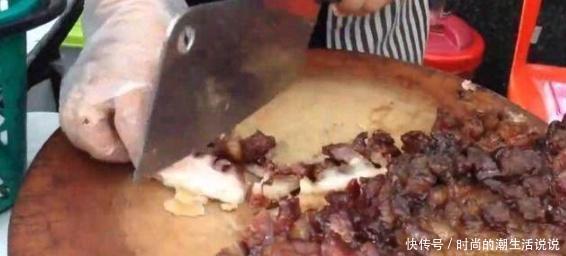 天价|大妈卖“天价小吃”,60元1斤,路人只看不买,吃货买1斤不够吃