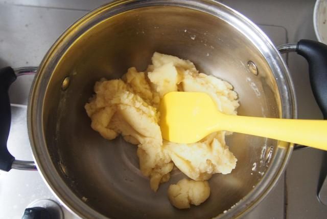  闪电|香甜可口的＂闪电泡芙＂，不仅造型百变，馅料也丰富多变