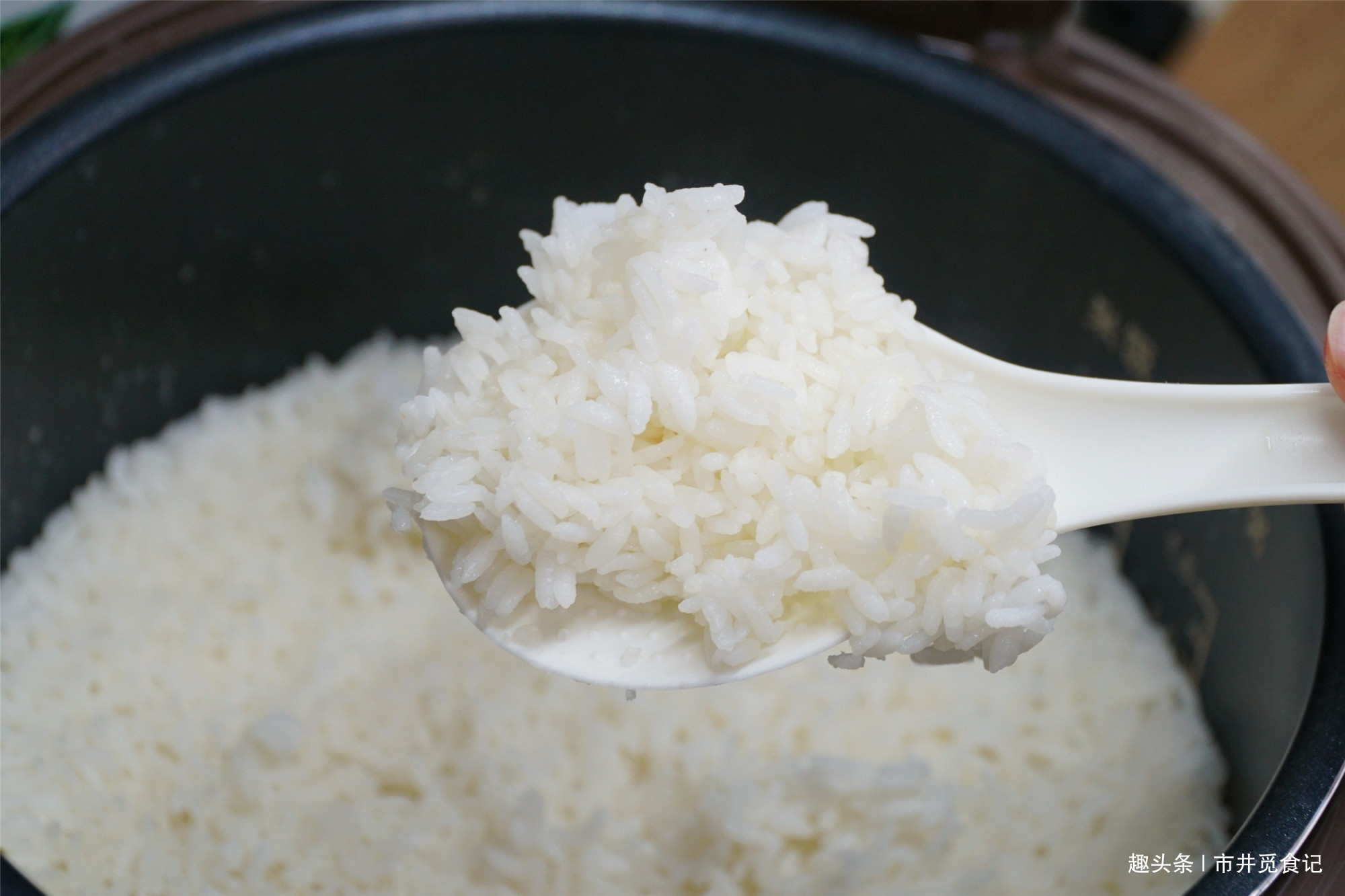  保鲜膜|早餐学会这吃法，家里大米不够吃了，上班上学拿一个就走，方便