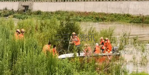  钓鱼|上游水电站突然开闸放水河水上涨，钓鱼老人被困河中