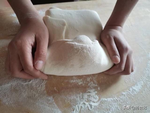  分钟|三伏天蒸馒头，和面时别只加酵母！多加10克它，20分钟就能发满盆