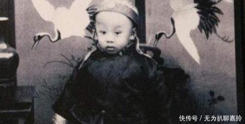 工作人员|溥仪重回故宫,说照片摆错了,被工作人员怒斥,溥仪:那是我爹!