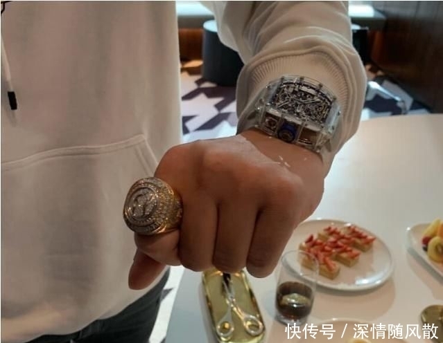 完美|《变形计》史上最豪爸爸,衣服全程打码,却被手表完美抢镜