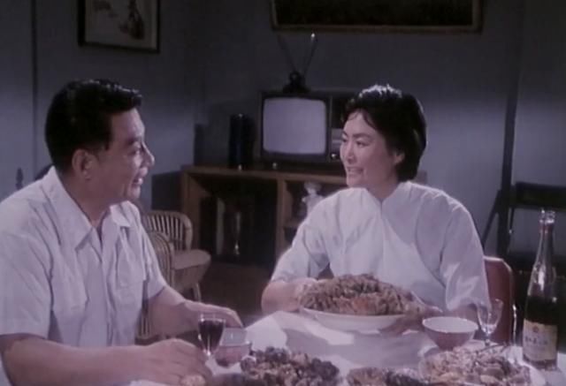  舞台姐妹|谢晋、《小花》导演张铮均用她出演主要角色，今80岁仍活跃影坛