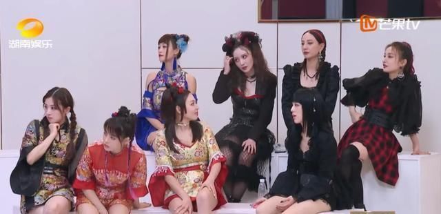  表情|蓝盈莹突然要加入宁静团,这让宁静措手不及,注意宁静脸上的表情