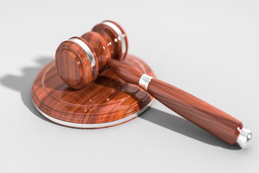 承担保证责任|替人做债务担保有哪些风险，是什么？