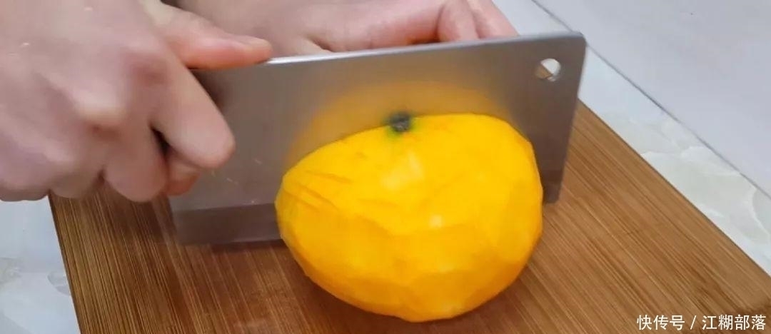 南瓜|南瓜又出新吃法,不用油炸,比面包馒头做法简单,比南瓜饼还好吃