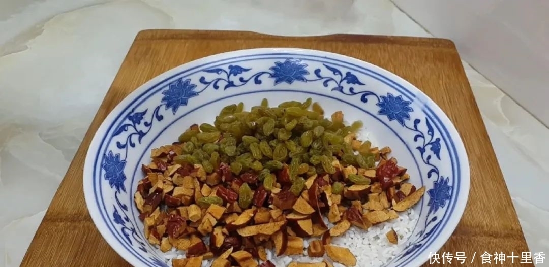  个个|糯米又出新吃法，加2把红枣，个个焦脆又软糯，出锅孩子抢着吃！