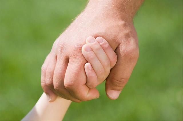 结束|17岁少年跳湖结束生命,疑似为情所困,青春期恋爱教育应当重视