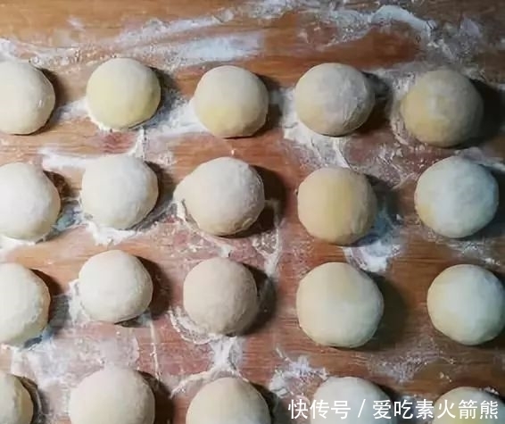 面团|红薯独特做法,不用炸,不用烤,学会给孩子做,不用买小零食了!