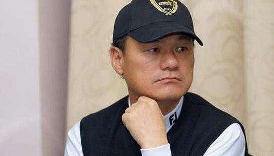  修成|一首个火遍全国，36岁看上9岁小女孩，苦等10年最终修成正果