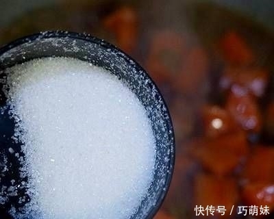  不吃|如果孩子们不吃胡萝卜怎么办？炖一锅五花肉烧胡萝卜菜，营养可口