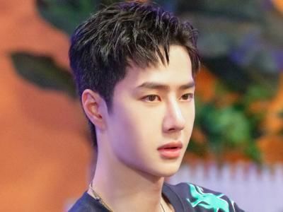  刘雨昕|8月人气榜：王一博第六，刘雨昕第七，肖战第二，第一刚开完演唱会